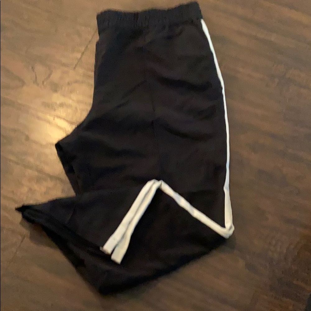 Sporty trousers with a white tuxedo Stripe